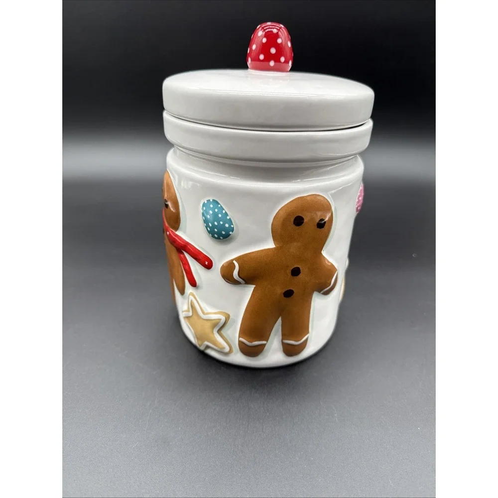 Hallmark 3-D Gingerbread And Gumdrop Cookie Jar‎